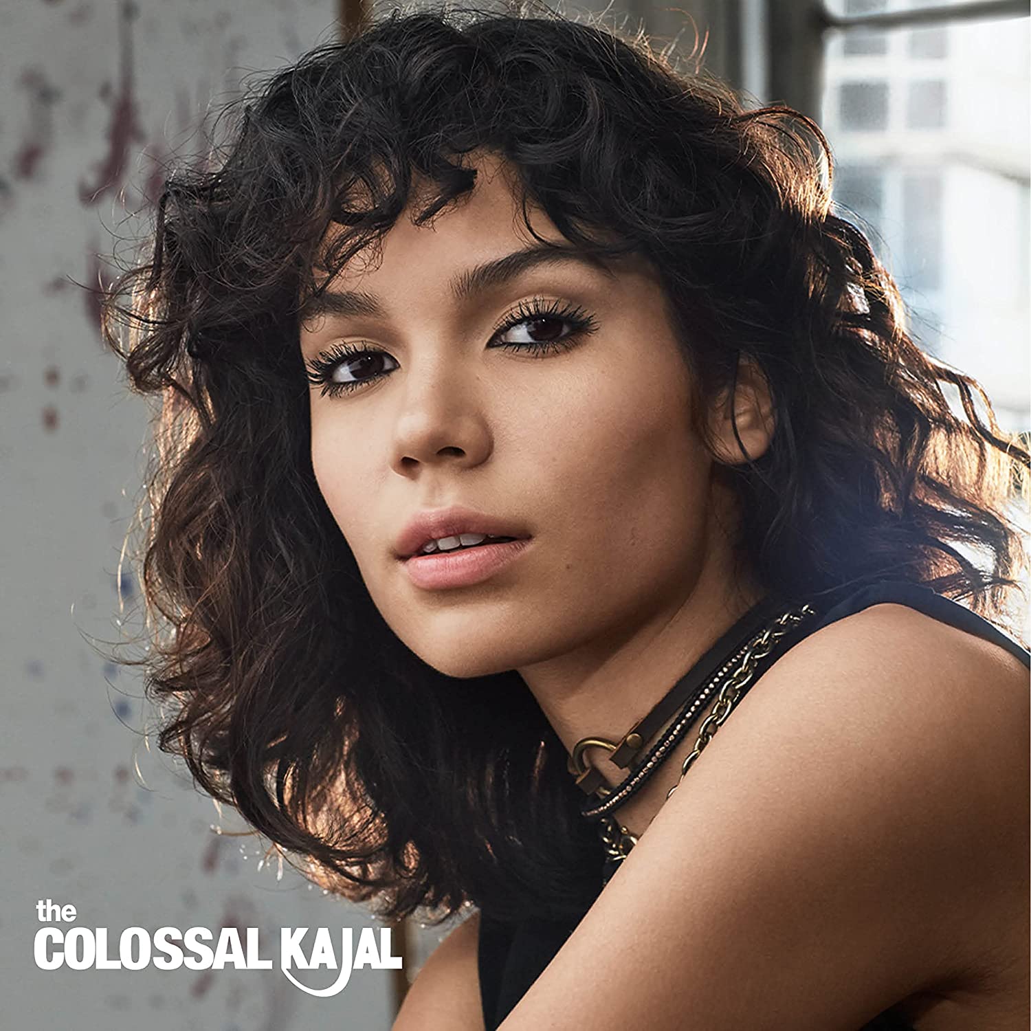 13. Maybelline New York The Colossal Kajal Argan Yağı İçeren Ekstra Siyah Göz Kalemi