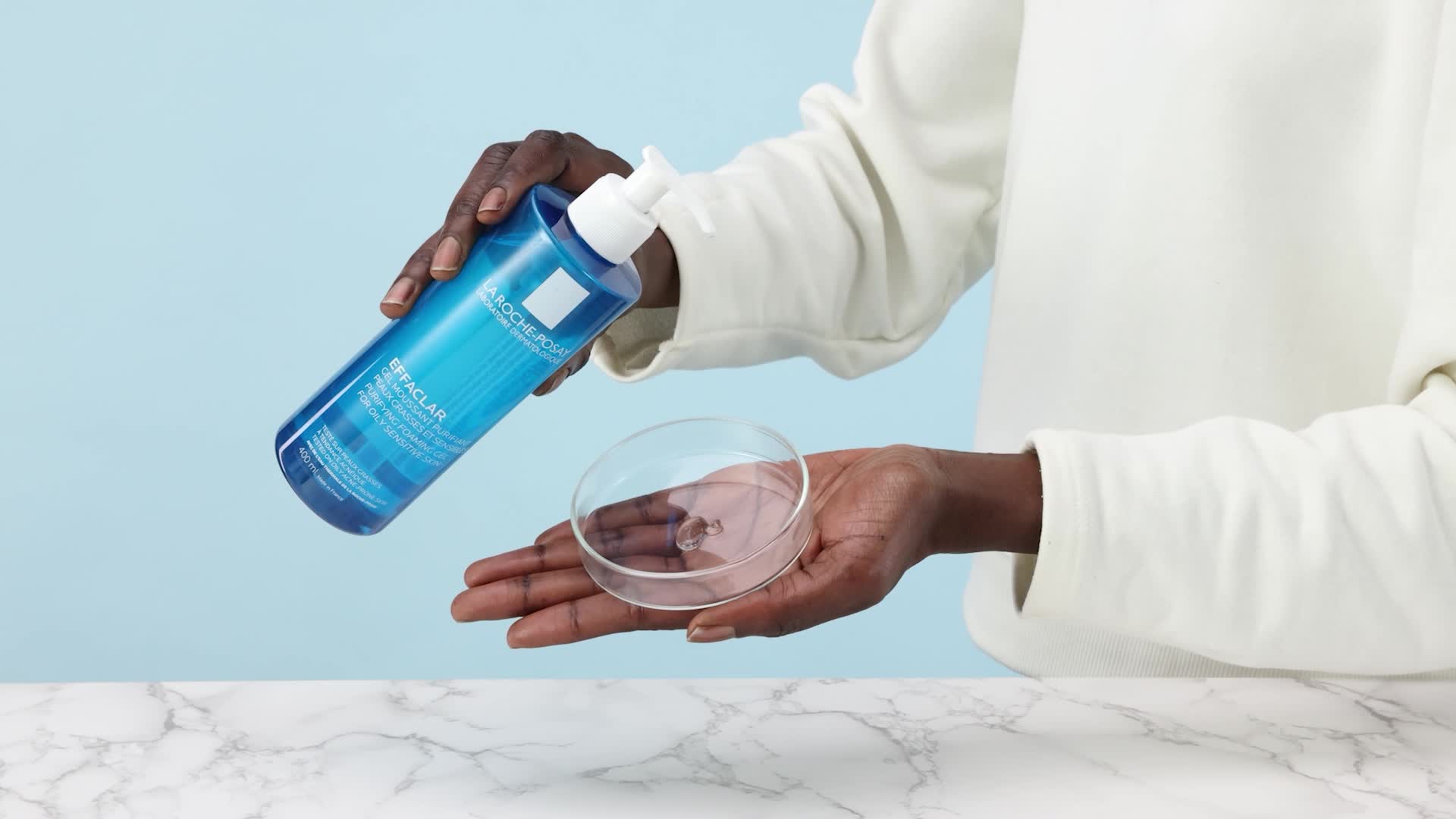 4. La Roche-Posay Effaclar Jel Yağlı ve Akneye Eğilimli Cilt İçin Yüz Temizleyici