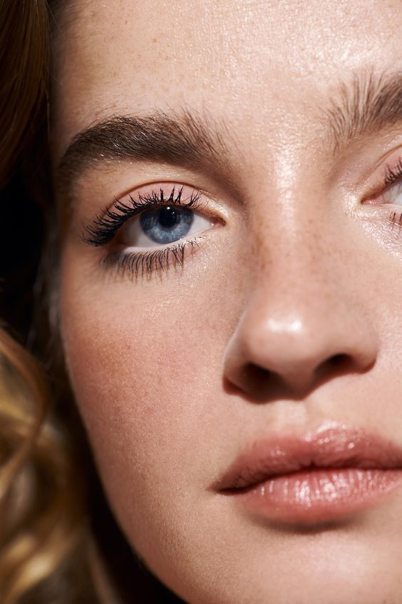 8. Takma kirpik etkisi yaratan maskara çeşitleriyle iddialı bakışlara sahip olun.