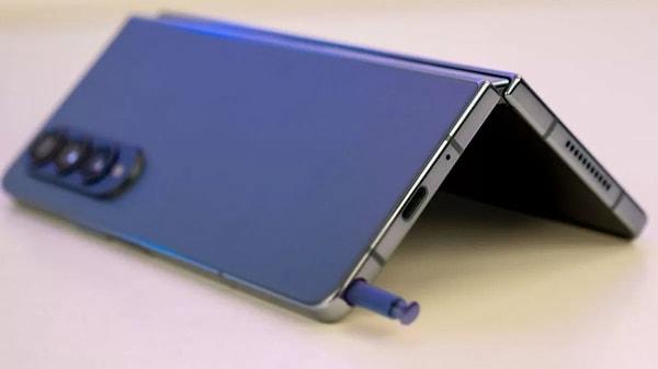 Teknoloji severlerin merakla beklediği yeni katlanabilir telefon Galaxy Z Fold 5 hakkında Samasung'dan ilk resmi açıklama geldi.