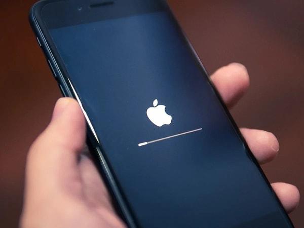 Apple, henüz birkaç gün önce tanıttığı yeni işletim sistemi iOS 17 ile beraber birkaç cihazını daha rafa kaldırdı.