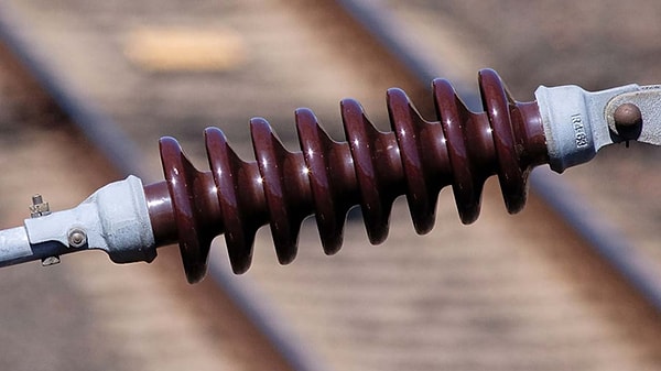 Elektrik akımının hayatımız için tehlikeli yönlerini etkili yollarla önleyen bu yapılar, küçük ve basit yapılarına kıyasla sayısız önemli özelliğe sahip.