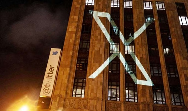 Son olarak, "X" Harfinden esinlenen bir simge ile Twitter'ın ikonik kuşunu adeta öldüren Elon Musk ve ekibinin platformda gizli bir özelliği kullanıma açtığı iddia ediliyor.