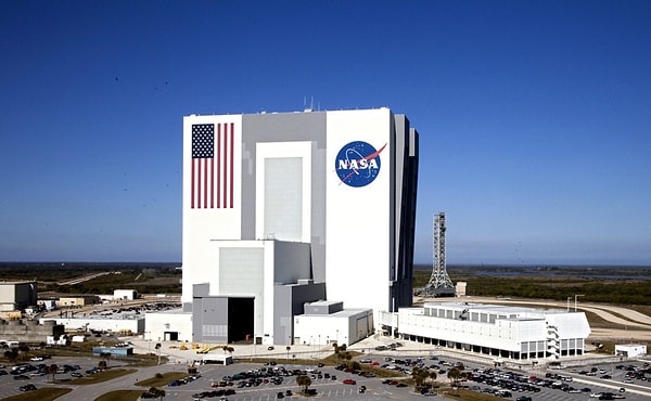 Houston kentindeki Johnson Space Center'da gerçekleşen kesinti sonucu bir süre Uluslararası Uzay İstasyonu ile iletişim kurulamadı.