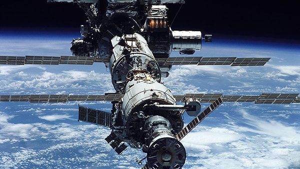 Dev uzay ajansı, yaklaşık 20 dakika boyunca istasyonda görev alan 7 astronottan haber alamadı.