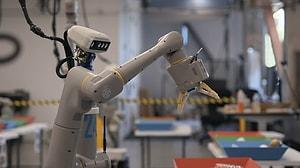 Teknoloji devi Google, geliştireceği yeni robotlar için devrim niteliği yaratabilecek yeni yapay zeka dil modelini duyurdu.