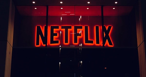 Sevilen dizi ve film içerikleri ile tanınan Netflix dijital platformu, geçtiğimiz aylarda bazı ülkelerde uyguladığı şifre paylaşım kısıtlamasını ülkemizde de yürürlüğe koydu.