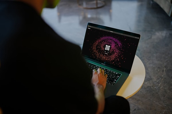 Bu özelliklerden birincisi Threads için geliştirilecek yeni web sitesi. Çoğu sosyal medyanın aksine Threads, sadece akıllı telefon ve tablet gibi mobil cihazlar üzerinden kullanılabiliyor.