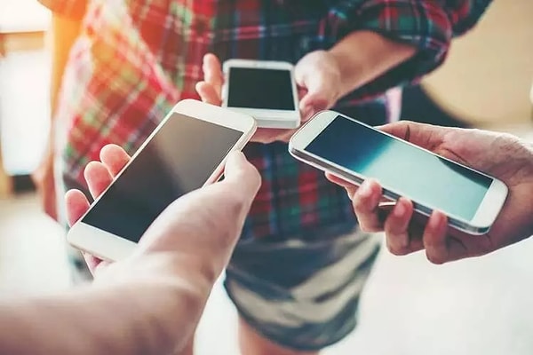 Ülkemiz, söz konusu süreler ile sosyal medya kullanımında dünyada 15.sırada yer alıyor. Yüzde 83'lük internet kullanım oranıyla Türkiye, diğer birçok ülke gibi sosyal medya ve dijital dünyaya bağımlı durumda.