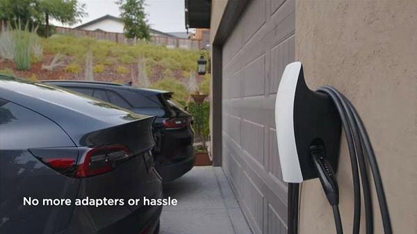 Tesla'nın yeni teknolojisi, ayrıca duvar tipi olması sayesinde çoğu evde kolay bir devre kurulumu sonrasında rahatlıkla kullanılabiliyor.