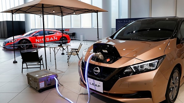 Geçtiğimiz günlerde, modern elektrikli otomobillerin en büyük sorunları arasında yer alan düşük pil ömrü ve kısa menzil mesafelerini ortadan kaldırabilecek yeni bir buluşa imza atıldı.