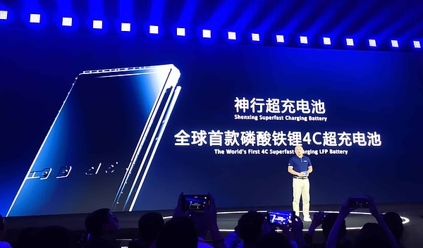 Çin merkezli başarılı pil üreticisi CATL, oldukça hızlı bir şekilde şarj olmasının yanı sıra, araçlar için uzun menziller sunan yeni bir batarya modelini tanıttı.