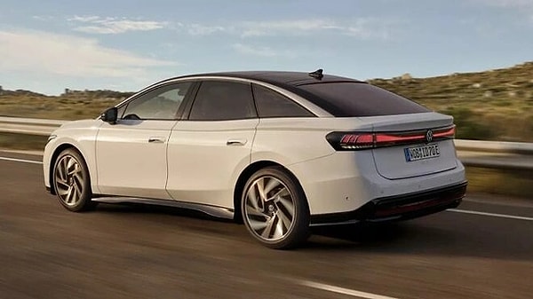 210 kW değerindeki yüzde 100 elektrikli motoru ile performanstan ödün vermeyen otomobil, otonom sürüş tarafındaki sayısız özelliği sayesinde şoförleri hiç yormuyor.