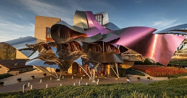 12. Marqués de Riscal Vineyard Hotel - İspanya