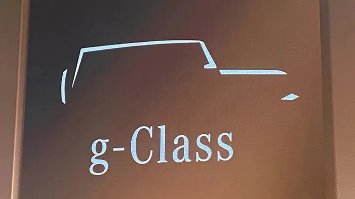 G-Class serisinden farklı olarak daha kompakt bir yapıda olacak yeni elektrikli Mercedes'ler, küçük boyutlu olmaları nedeniyle "g-Class" olarak adlandırılacak.