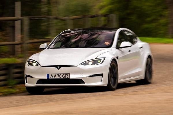 Ünlü elektrikli otomobil üreticisi Tesla'nın ünlü Model S Plaid aracı, yeni piyasaya sürülen Track Package versiyonu ile kendini tekrardan hatırlattı.