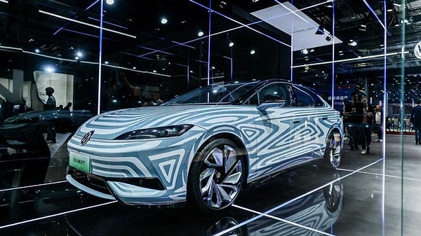 Otomobil dünyasına yakınlığı ile bilinen gazeteci Emre Özpeynirci'ye göre, güncel ekonomide ve otomobil sektöründe yaşanan değişiklikler, yeni nesil araçların sadece zengin bireyler için üretilmesine yol açacak.