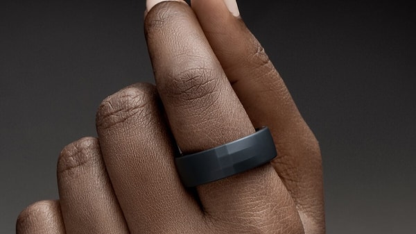 Ek olarak, güncelleme bilgilerine ait kaynak kodlarını araştıran uzmanlar yeni Galaxy Ring'in özellikle üstün sağlık hizmetleri için kullanılacak sensörlere ve Bluetooth bağlantısına ev sahipliği yapacağını söylüyor.