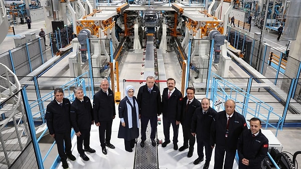 Şirket tarafından yapılan açıklamaya göre, daha öncesinde günde tek bir vardiya ile gerçekleşen T10X üretimi, çift vardiyalı sisteme geçiş yaptı. Firma, böylece günde 170 adet olan araç üretimini 280'lere kadar çıkardı.