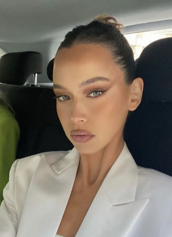 3. Göz kalemi aşamasını es geçmeyin.