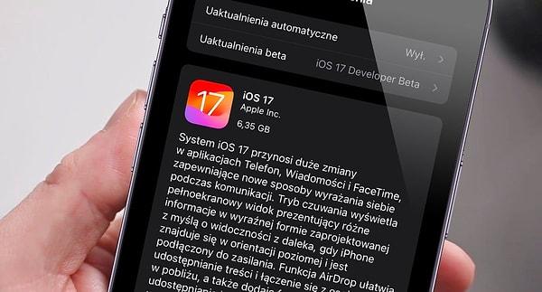 Yeni iOS 17.0.3 sürümü, an itibariyle uygun olan cihazlarda Ayarlar > Genel > Yazılım Güncelleme" adımları üzerinden kablosuz olarak indirilebiliyor.