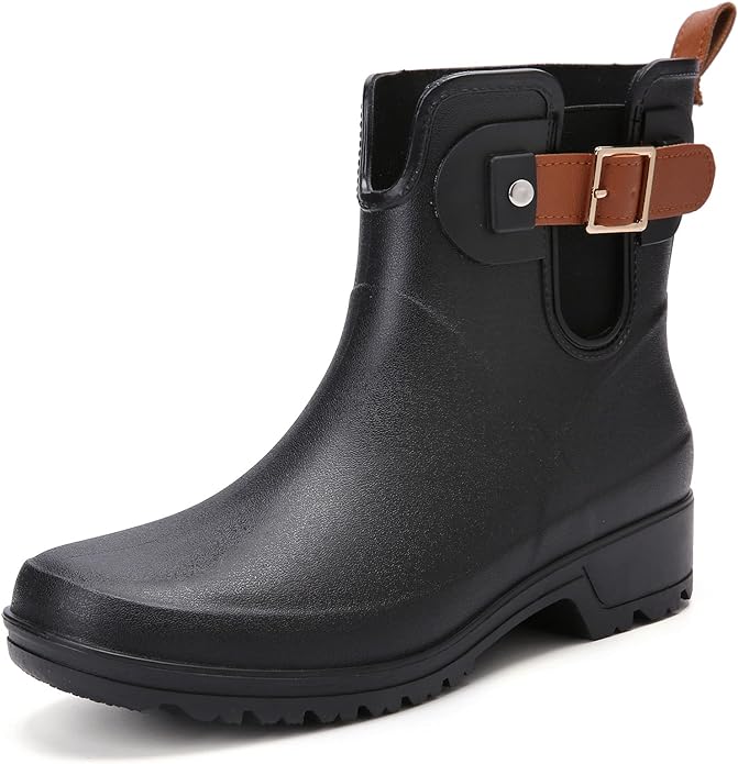 12. Detaylı yağmur çizmeleri de hoşunuza gidebilecek seçenekler arasında yer alıyor.