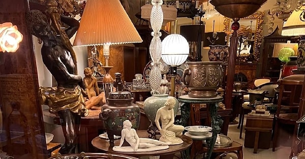 1. Horhor Antikacılar Çarşısı