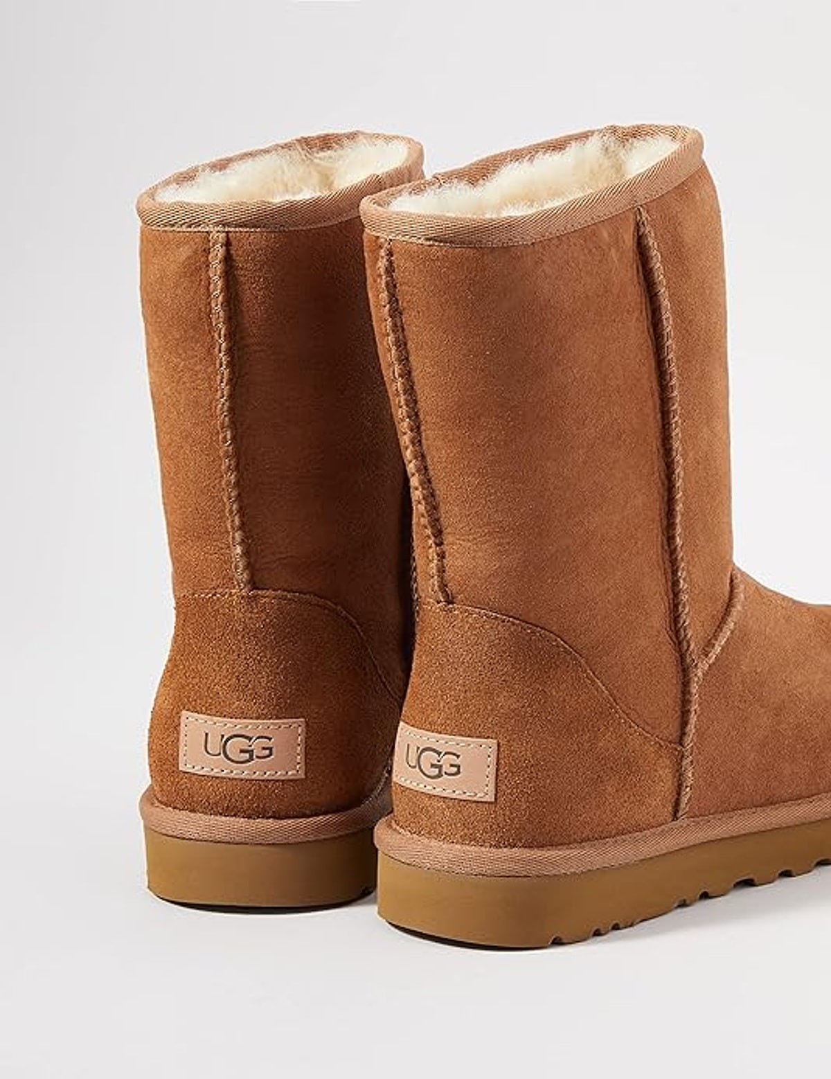 1. UGG Classic Kadın Botu