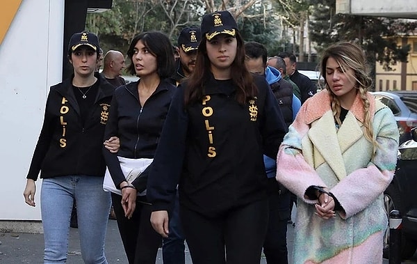 Bahar ve Nihal Candan kardeşler ve beraberindeki şüpheli Hacı İsrafil S. sevk edildikleri adli makamlar tarafından bugün tutuklanarak cezaevine gönderildi.