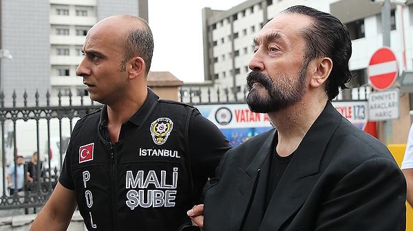 Kaya’nın ismi ayrıca Adnan Oktar davasının dosyasında da geçtiği belirtiliyor.