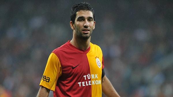 Manisa'da kiralık yıllarının ardından döndüğü Galatasaray'da kaptanlığa kadar yükselen ve 2013-2014 sezonunda İspanyol takımı Atletico Madrid'e tranfser olan Arda Turan, buradaki ilk yılında 4.5 milyon dolardan fazla gelir elde etti.