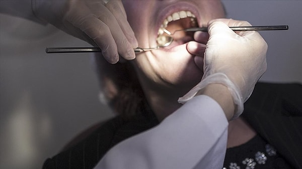 İstanbul’dan kısa bir süre önce Bursa'ya gelen Enda Balta (46) ismindeki bir kadın dişinde oluşan apse nedeniyle önceki gün fenalaştı.