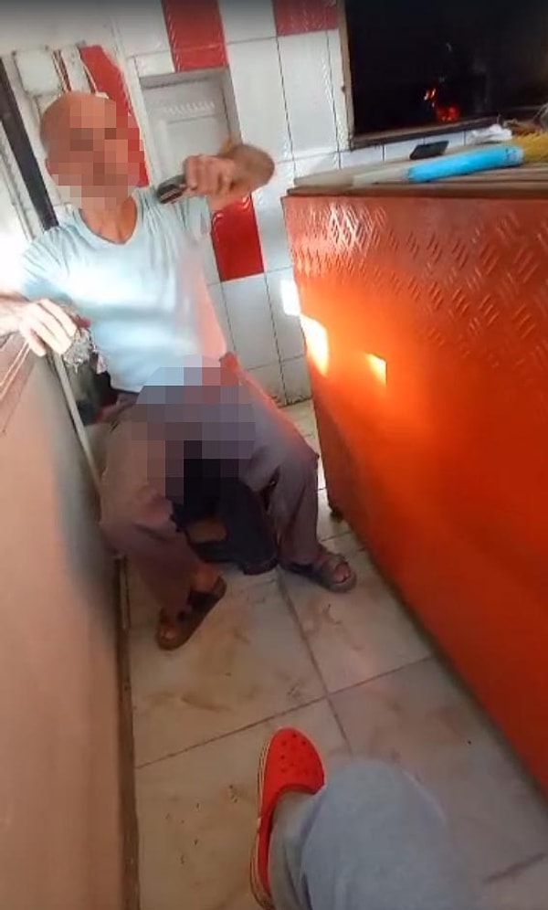 Bugün ilk duruşmasına çıkan sapık fırıncı şu savunmayı yaptı: "Bir anlık cahillikti, neden yaptım bilmiyorum. İlk kez böyle bir şey yaşandı. Pişmanım."