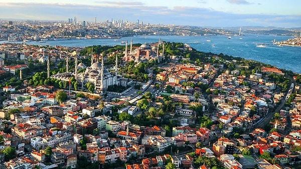 Gelelim İstanbul'a! Türkiye'den listeye giren tek şehir olurken, son 10 yılda dünyada dolar milyonerleri yüzde 65 artarken, İstanbul'da yüzde 35 geriledi.