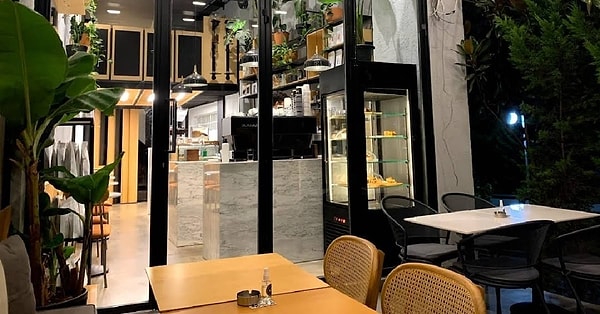 8. Vitelli Coffee Shop