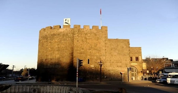 2.4 Dağ Kapı (Harput Kapı)