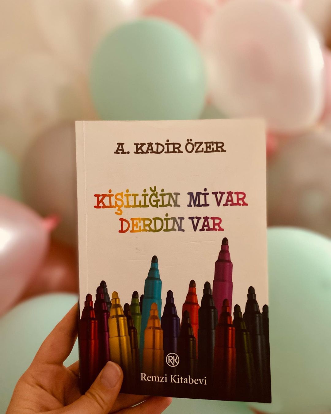 10. Kişiliğin Mi Var Derdin Var - A. Kadir Özer