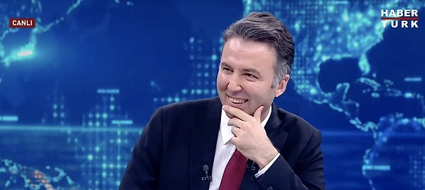 Mehmet Akif Ersoy, "İstanbul'da hiç taksi çevirdiniz mi? Çevirebildiniz mi? diye sorduktan sonra bir an gülümsedi. Vali Gül ise oldukça zor bu soru sonrası bir kaç saniye ne cevap vereceğini bilemedi.