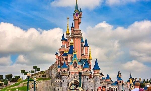 1. Disneyland Paris - Fransa