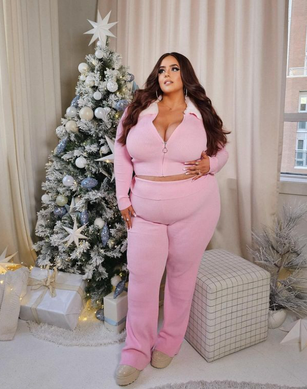 Herkes kendi bedenini sevmeyi hak ediyor ve Olivia'nın cesur duruşu, her insanın kendi benzersiz güzelliğini kutlamasını ve toplumun güzellik standartlarına karşı gelerek kendi yollarını çizmelerini cesaretlendiriyor.🌸