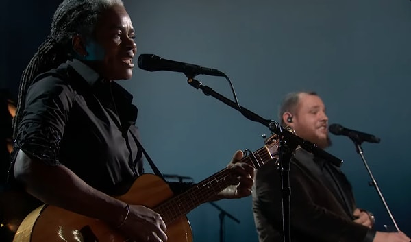 Tracy Chapman ve Luke Combs 'Fast Car' şarkısını seslendirdi.🚗