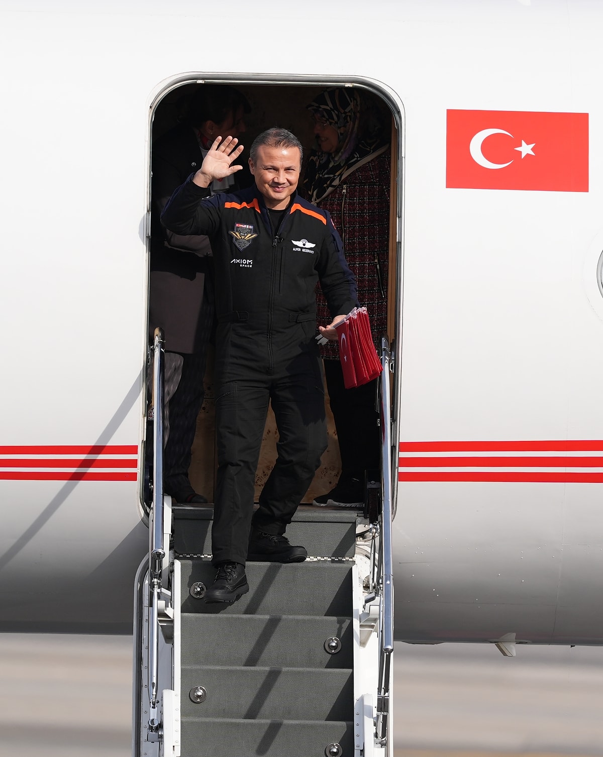 Alper İlk Türk Astronot Alper Gezeravcı'dan 'Turistik Seyahat' Eleştirilerine ...