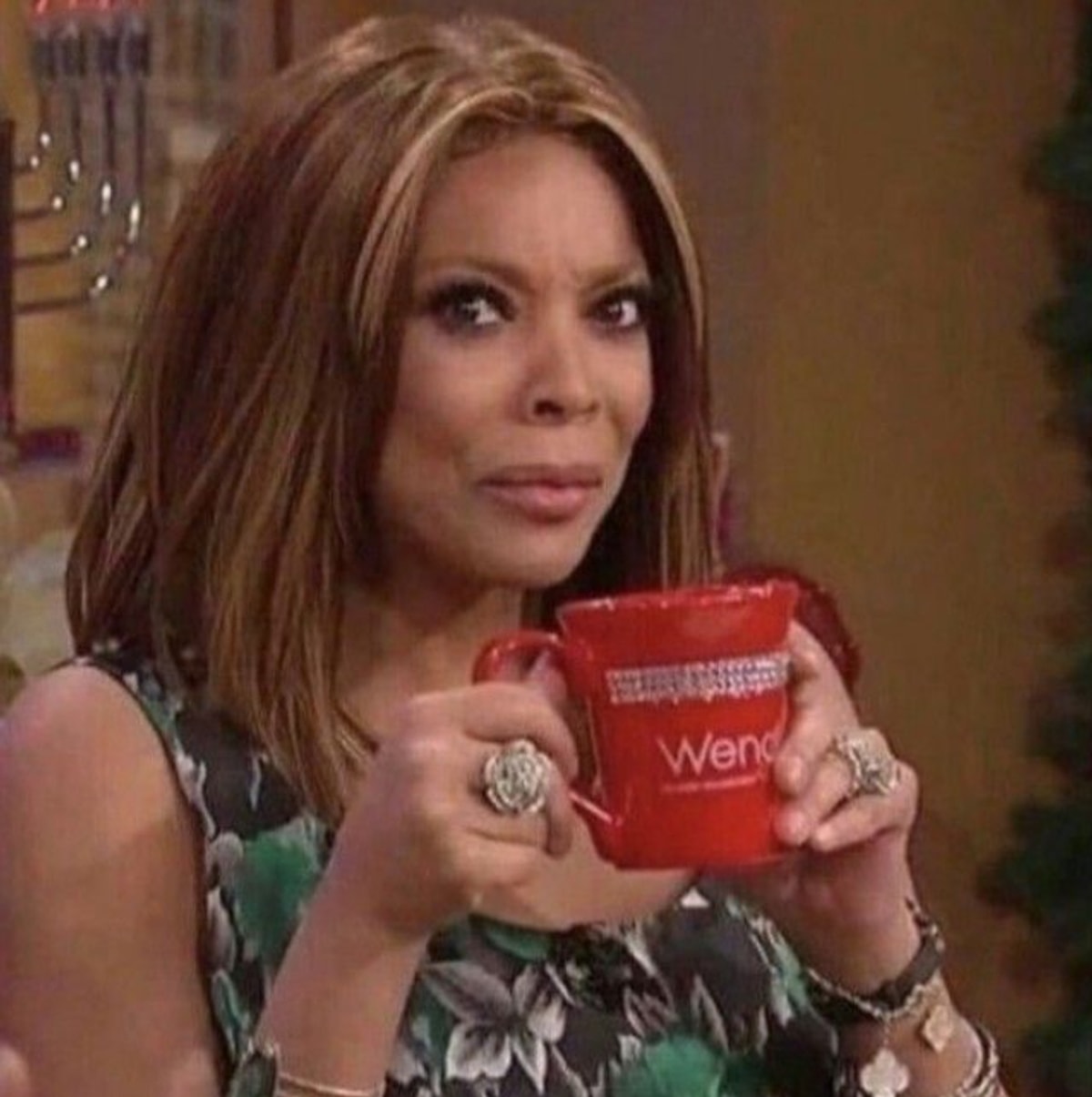 Her yorumu ve her hareketiyle herkesi gülmekten kırıp geçiren eğlenceli isim, pek çok kişi tarafından seviliyor.