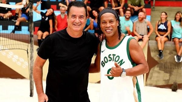 Acun Ilıcalı'nın Survivor All Star'a dünyaca ünlü eski futbolcu Ronaldinho'yu getirmesinin henüz şokunu atlatamamışken, ünlü yapımcının sosyal medya hesabından yaptığı bir paylaşımla yine şoke olduk.