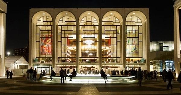 7. Metropolitan Opera Binası - New York
