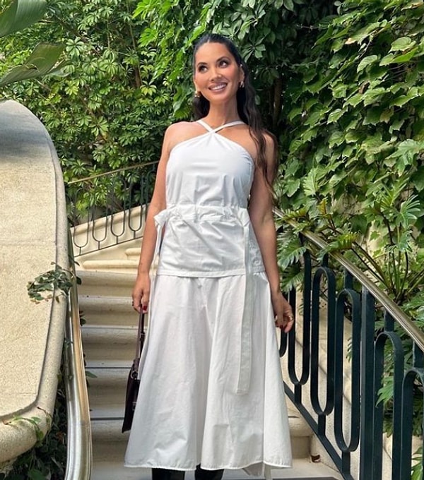 43 yaşındaki Olivia Munn, kendisine 2023 yılında meme kanseri teşhisi konduğunu ve kısa bir süre sonra çift mastektomi olduğunu (iki memesini de aldırdığını) açıkladı.