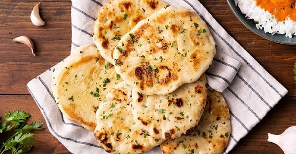 6. Butter Garlic Naan - Hindistan