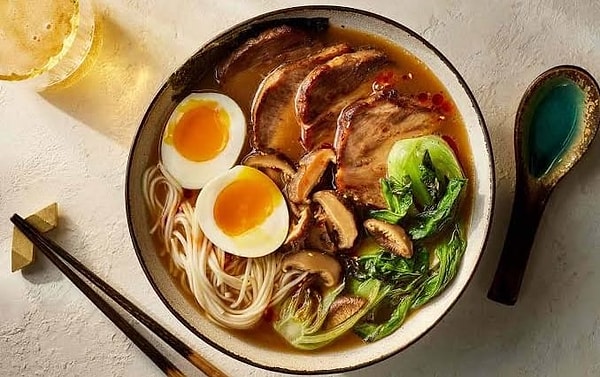 8. Tonkotsu Ramen - Japonya