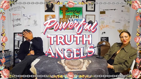 52 yaşındaki aktris, geçen ay 'Powerful Truth Angels' isimli bir podcast'in konuğuydu. Glaudini, sunucu Alex ile sohbet ede ede podcast'i yapıp bitiriyor.