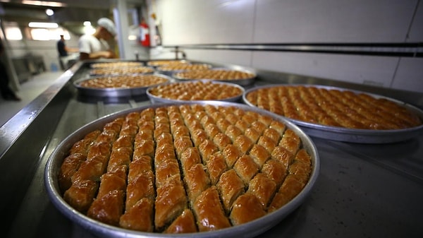 TSE'nin daha önce belirlediği baklava standardında yaş baklavadaki şeker oranı yüzde 35-45 olarak belirlenmişti. Son yapılan değişiklikle bu oran yüzde 30-42 olarak yeniden belirlendi.